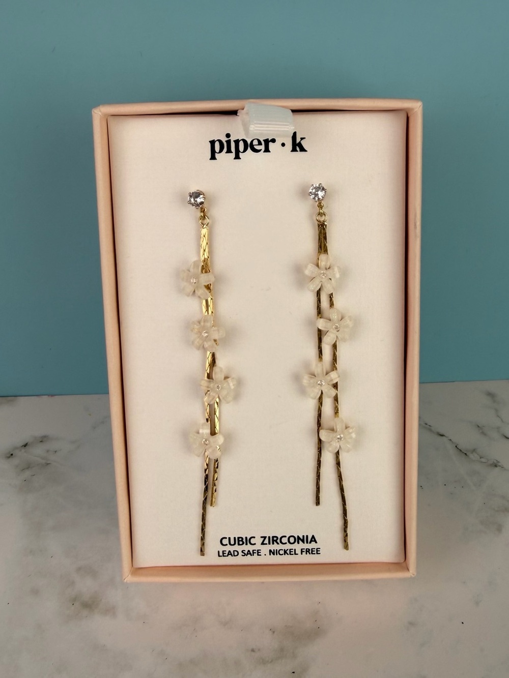 Piper K NIB White Flower Snake Chain Dangle Earrings Cubic Zirconia Gold Tone